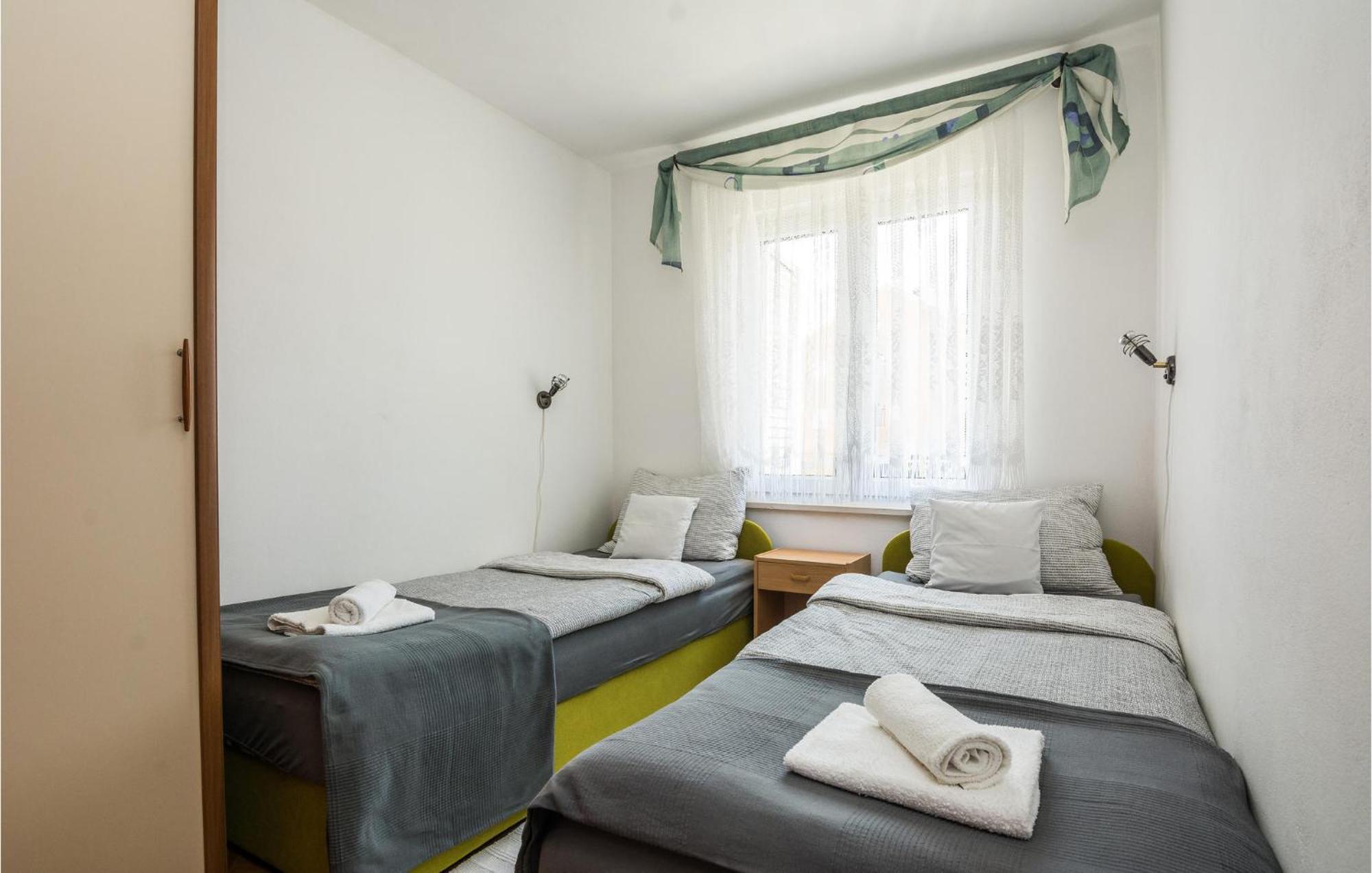 Beautiful Apartment In Privlaka With Kitchen Zewnętrze zdjęcie